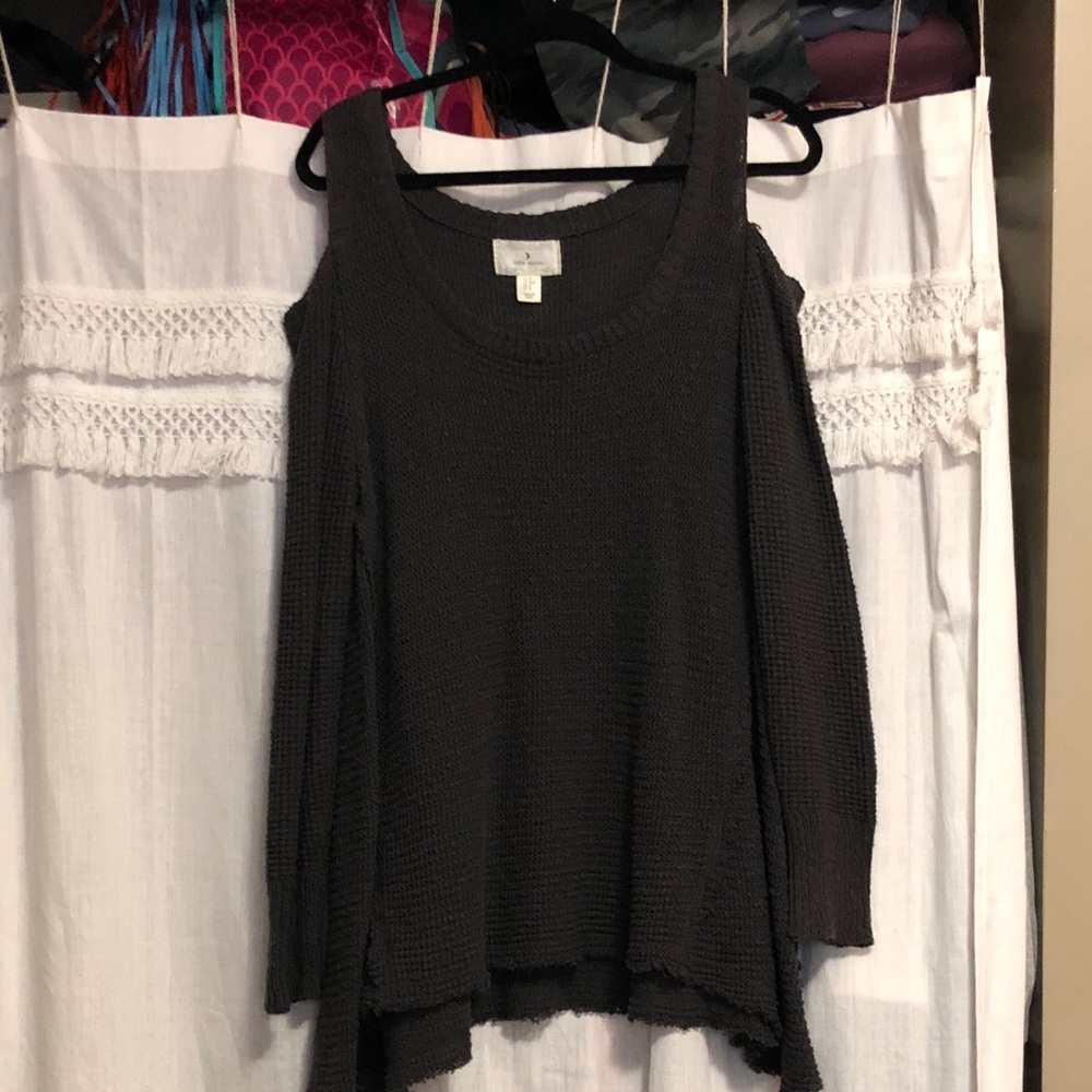 Grey cut out shoulder sweater with frayed ends